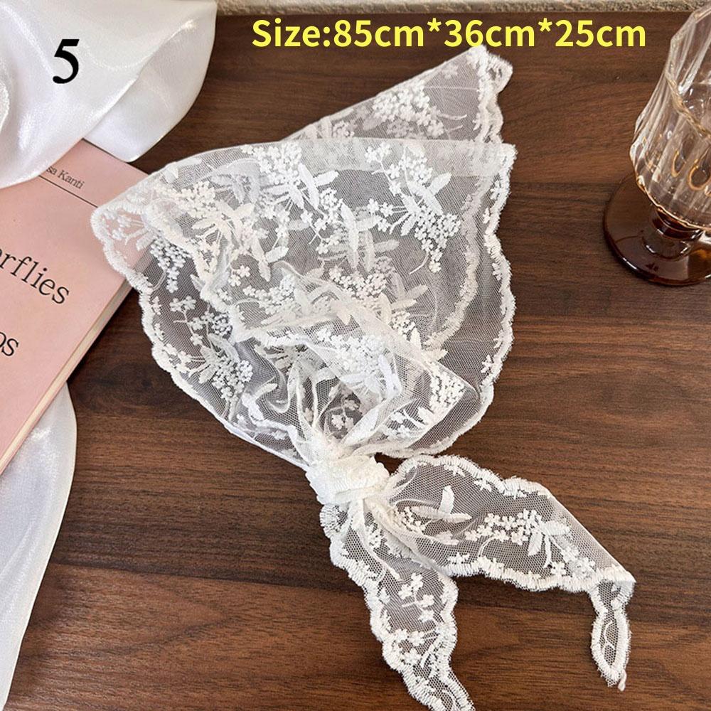 Retro  Lace Triangle Headscarf Retro Y2K Embroidered floral Neck Scarf Crochet Hair scarf Bandanas for Women Girls Lace Kerchief