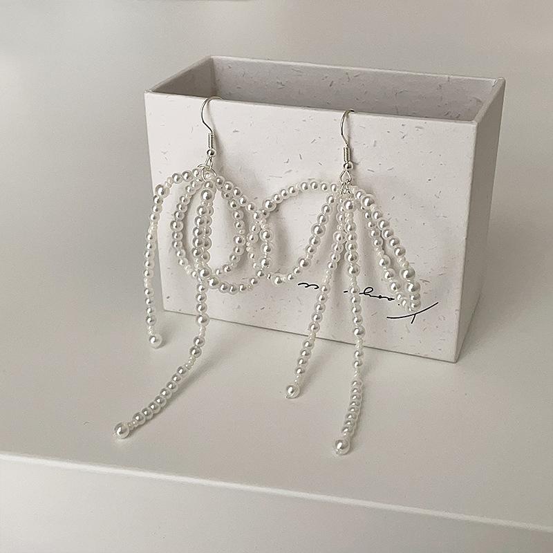 

Серьги-гвоздики с жемчужным бантом ручной работы из бисера Женский дизайн Чувство преувеличенной индивидуальности Уникальная мода Темпераментные серьги Серьги