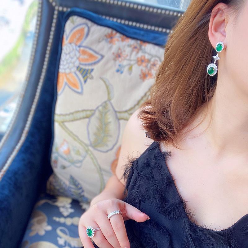 Μοντέρνα Μακριά Σκουλαρίκια από Πράσινη Χαλκηδόνα Εμπνευσμένα από Διασημότητες για Γυναίκες