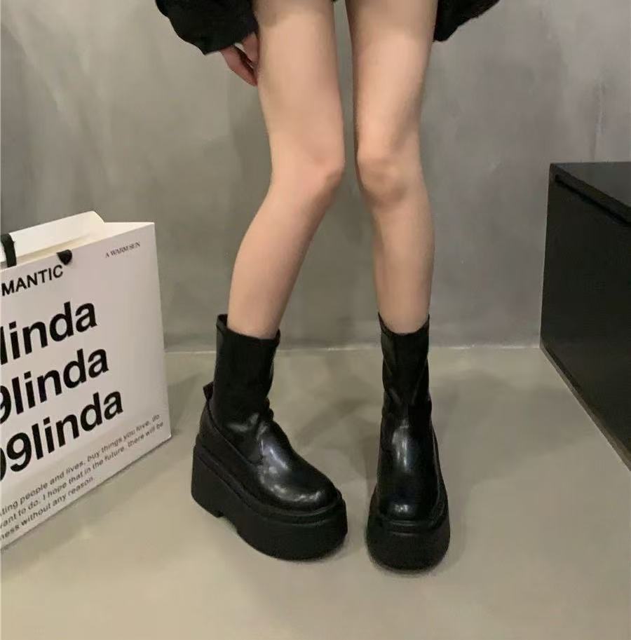 2025 New Autumn and Summer Foreign Thick-soled Martin Boots Korean Version of Thin Boots Women Look Good and Versatile Small People Look Thin Fashion