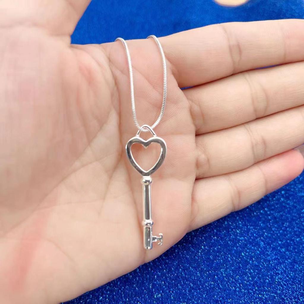 Mingjie Stylish Key Pendant Necklace - Fashionable, Simple, Ideal for Girlfriends, Couples, Christmas, and Birthdays