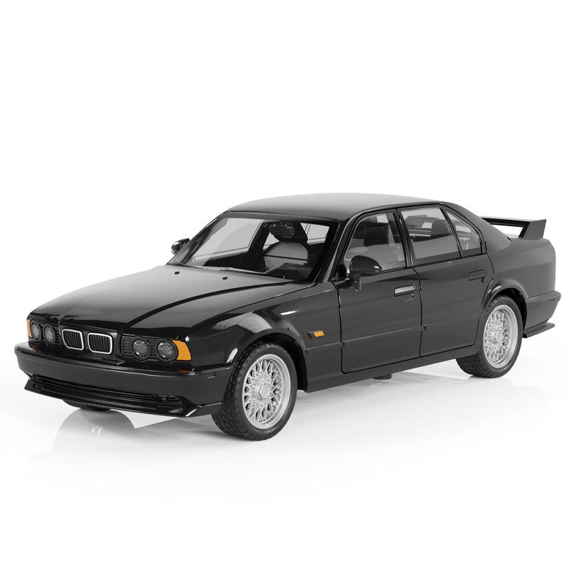 1/24 Rolls-Royce Phantom Alloy Car Model with Sound, Light, and Starry Sky Roof for Kids' Collection and Decoration.