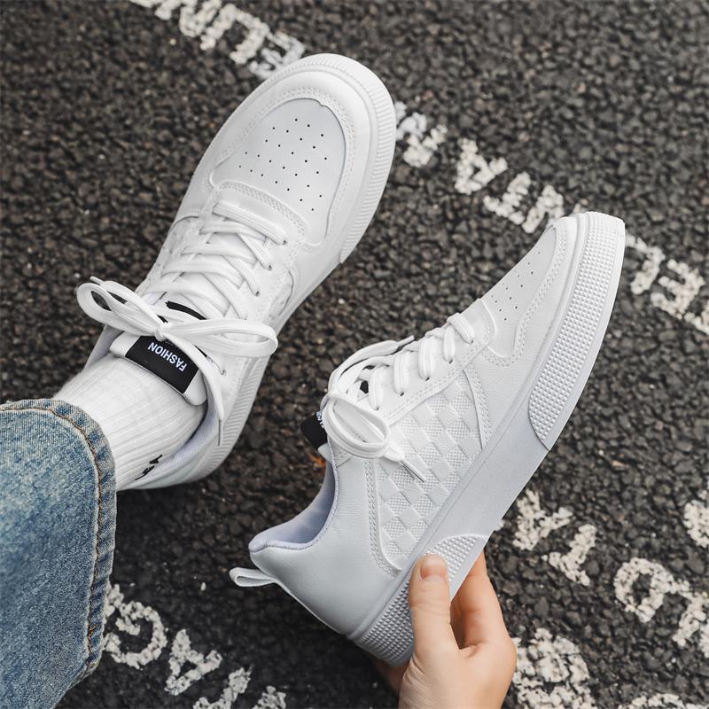 Men's casual shoes four seasons new thick soles anti slip breathable shoes fashion soft soles student outdoor slow walking shoes