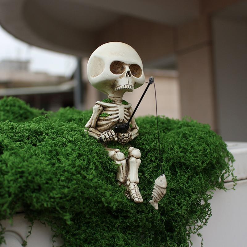 Fishing Skull Figurine, Creative Resin Skull Head Decorative Statue, Courtyard Garden Landscape Handicraft