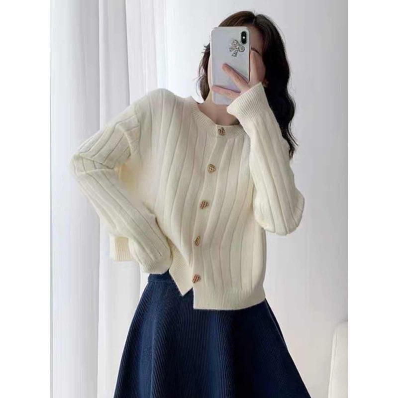 Korean-Style White Fluffy Knit Cardigan for Women – Petite-Friendly, Gentle Spring Sweater, Short and Loose Fit.