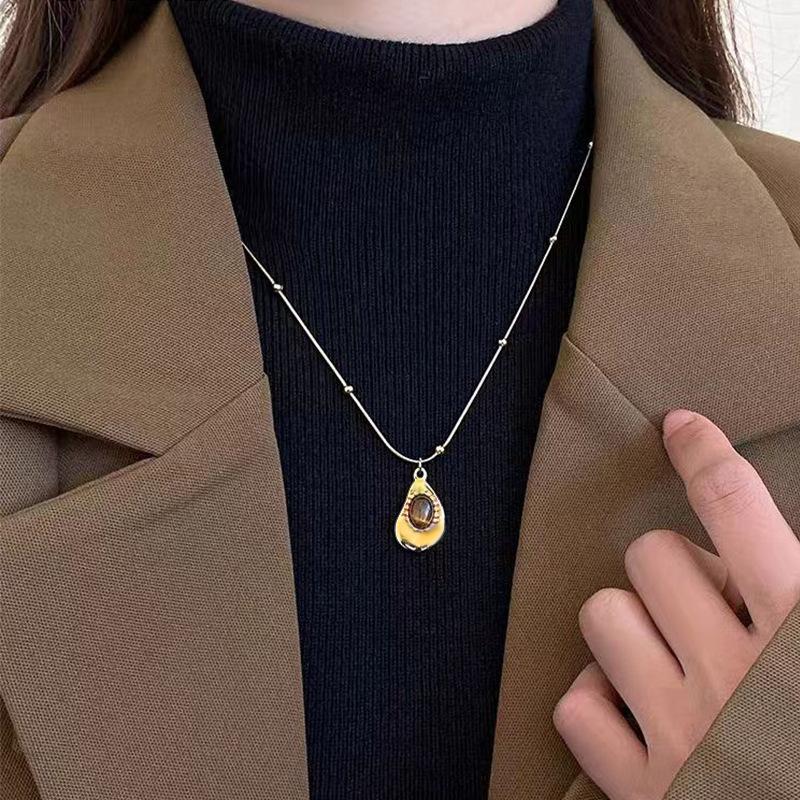 New Irregular Maillard Tiger Eye Necklace with Titanium Steel Plated 18k Gold, Versatile Style Sweater Chain with Collar Bone for Women