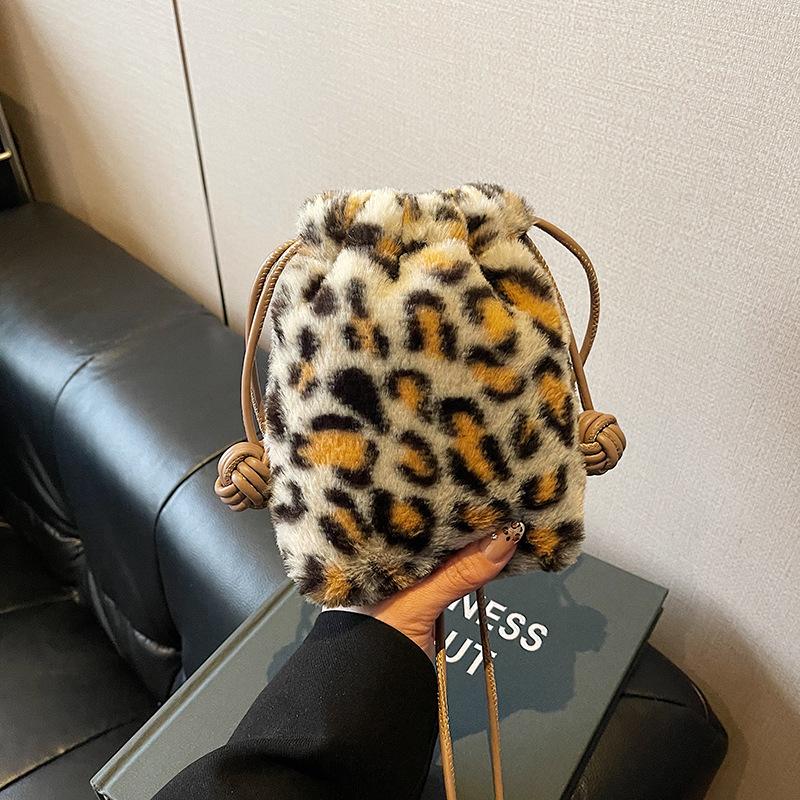 Air-packed Fashion Shoulder Bag Casual Versatile Women's Bag