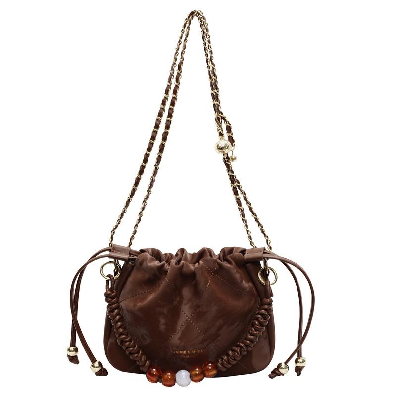 Early spring contrasting color bucket bag design sense portable bundle cloud bag lazy wind shoulder messenger bag