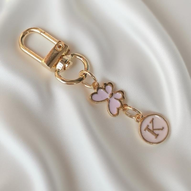 Metal Pink Butterfly Letter Keychain Fashion A-Z Initials Letter Keyring Car Key Holders Bag Pendant Hanging Decor Couple Gift