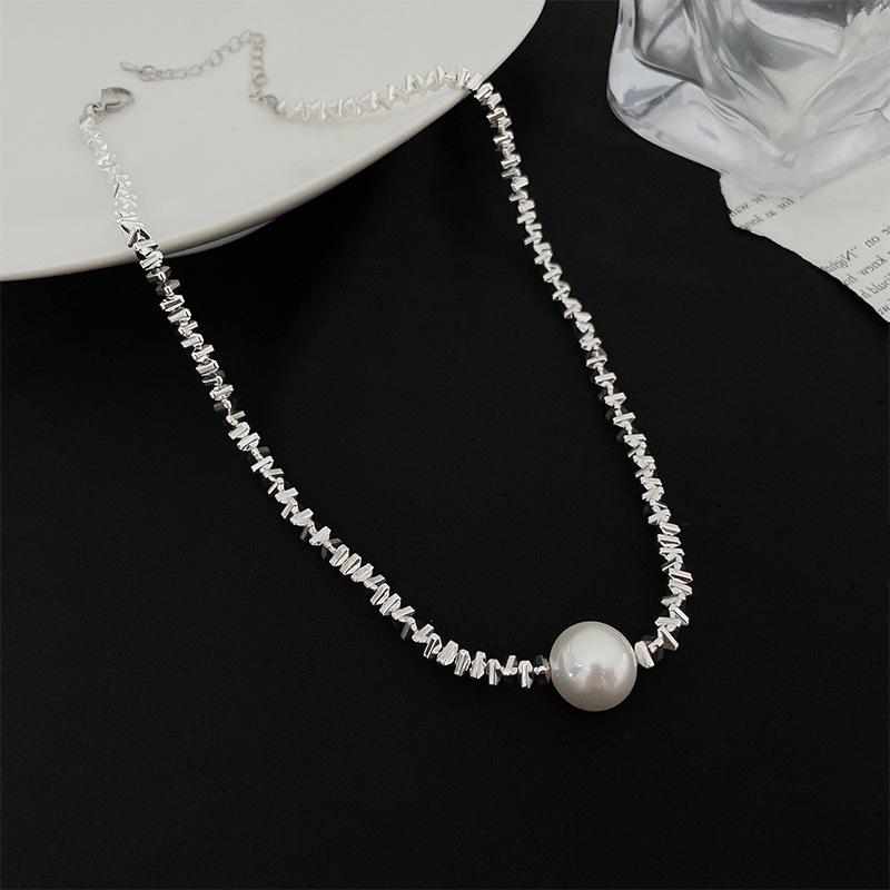 Light Luxury Temperament Pearl Artificial Broken Silver Love Necklace Fashion Niche Collarbone Chain Simple and Versatile Item Decoration