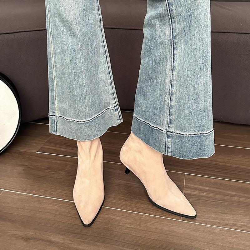 Large size low heel pointed head temperament suede short boots women's shoes autumn and winter new velvet thin heel thin boots
