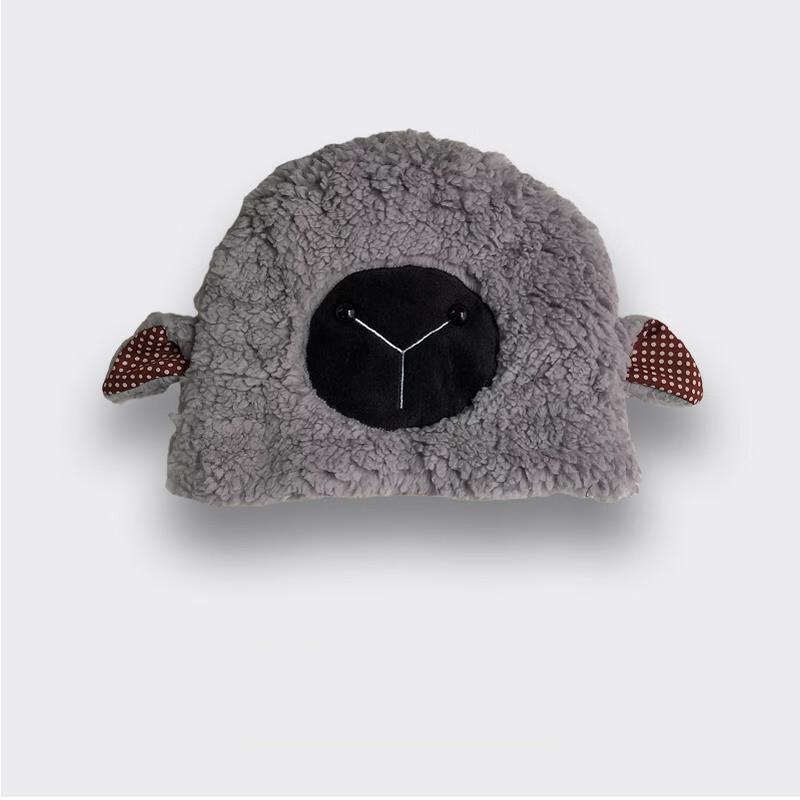 Милая зимняя шапка-ушанка с ягненком