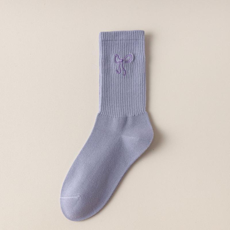 Women's Autumn and Winter Embroidered Bow Mid-calf Socks Breathable and Sweat-absorbing Long Calf Socks