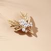 Retro Suit Personality Fashion Popularity No Light Gold Pearl Leaves Female Corsage  Designer Brooch Pin Mini Bobby Pins Perfect Gift for Couples