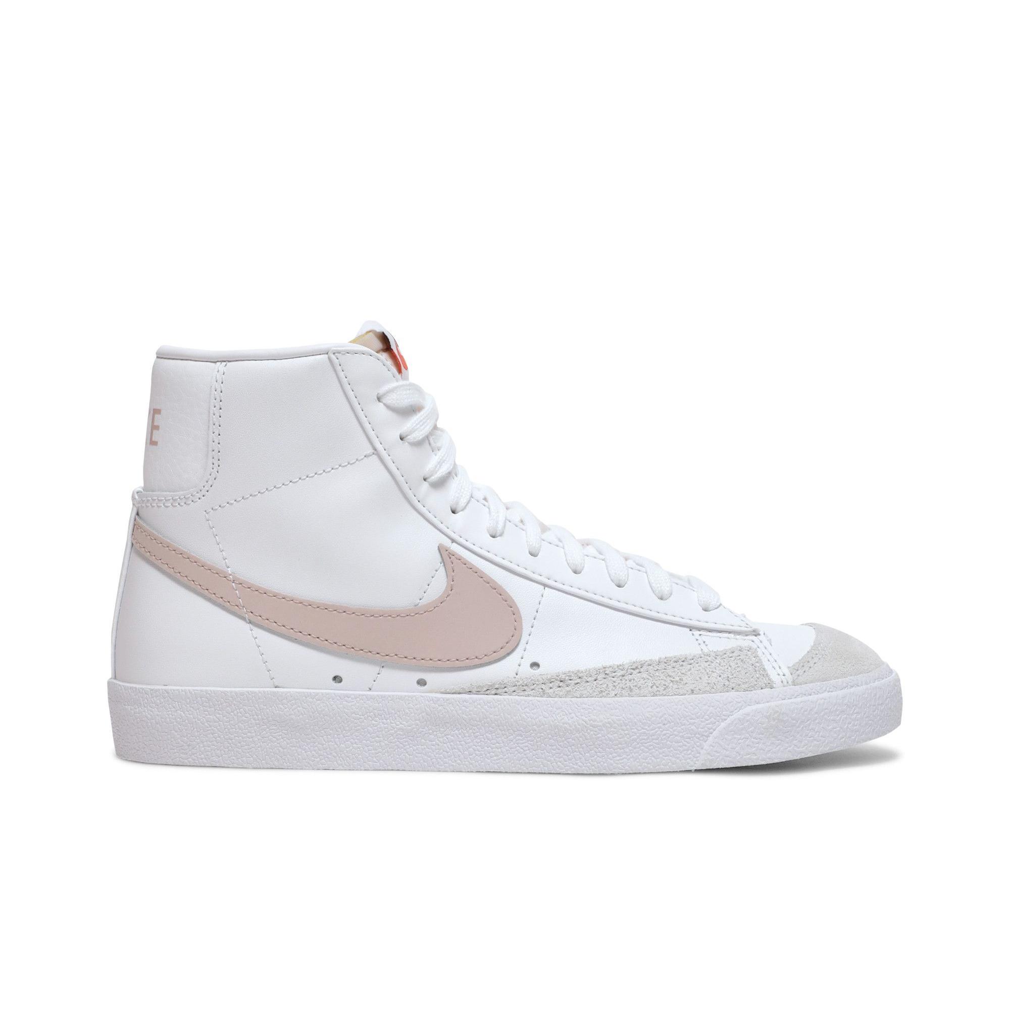 Nike Women`s Blazer Mid `77 Vintage