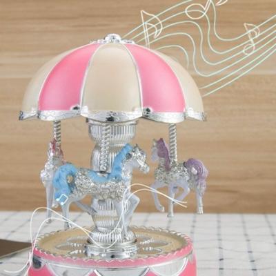 Fantasy Exquisite Karussell Spieluhr Leuchtende Cartoon Karussell Ornamente Geschenke Plastikpferd Spieluhr Heimdeko