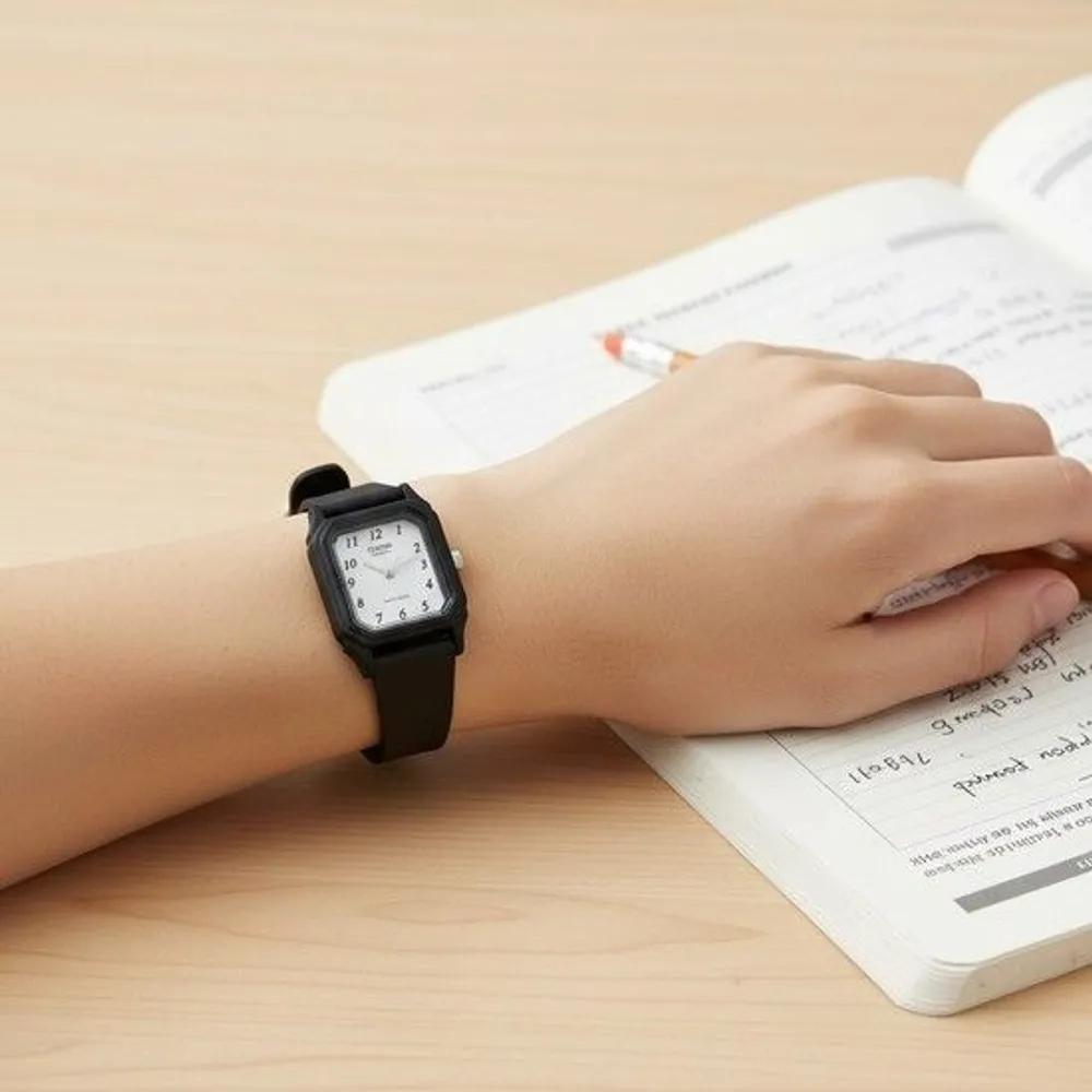LQ-142-7BDF (LQ-142-7B) Analog Square Urethane Watch for College Entrance Exam Students LQ-142-7BDF