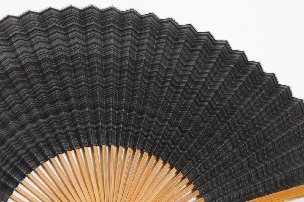 Skládací Kasumi z Kjóta Ručně vyrobeno v Kjótu Dodává se s vějířem Dřevěný Kasumi Černý [Hasegawa] Vějíř, Design, Řemeslníci, Pouzdro, Krabička,
