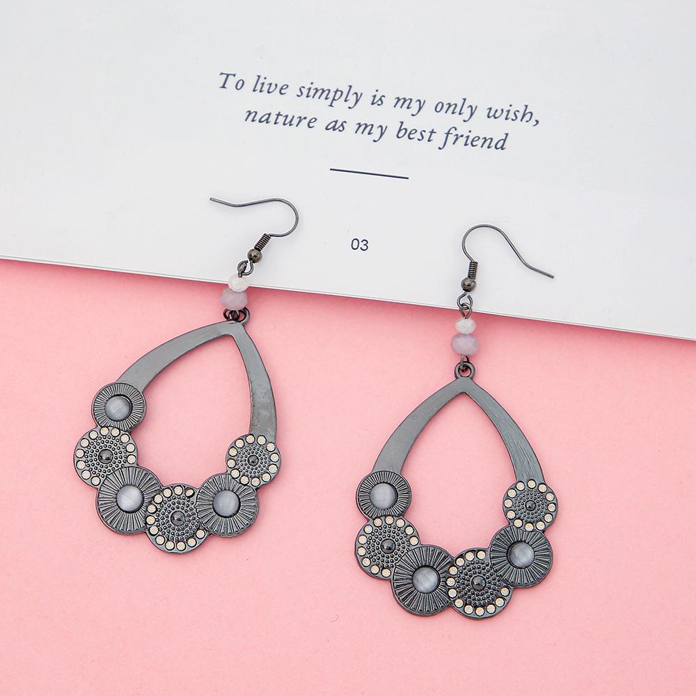 

Retro Cat s Eye Stone Water Drop Plaid Earrings - Minimalist Design for Women