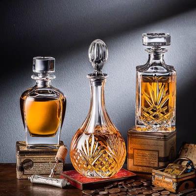 European Luxury Crystal Wine Decanter – bezolovnatá skleněná karafa na červené víno a whisky