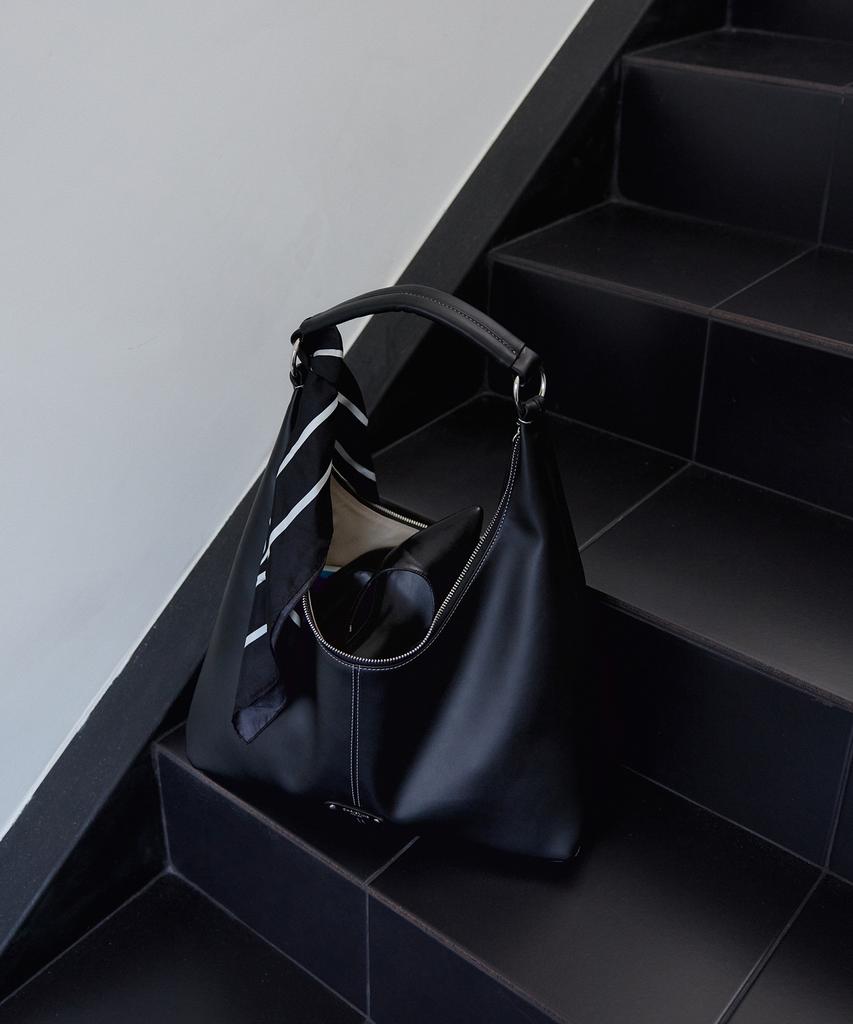 Christine Project Flow Hobo Bag Medium(Black Pepper)