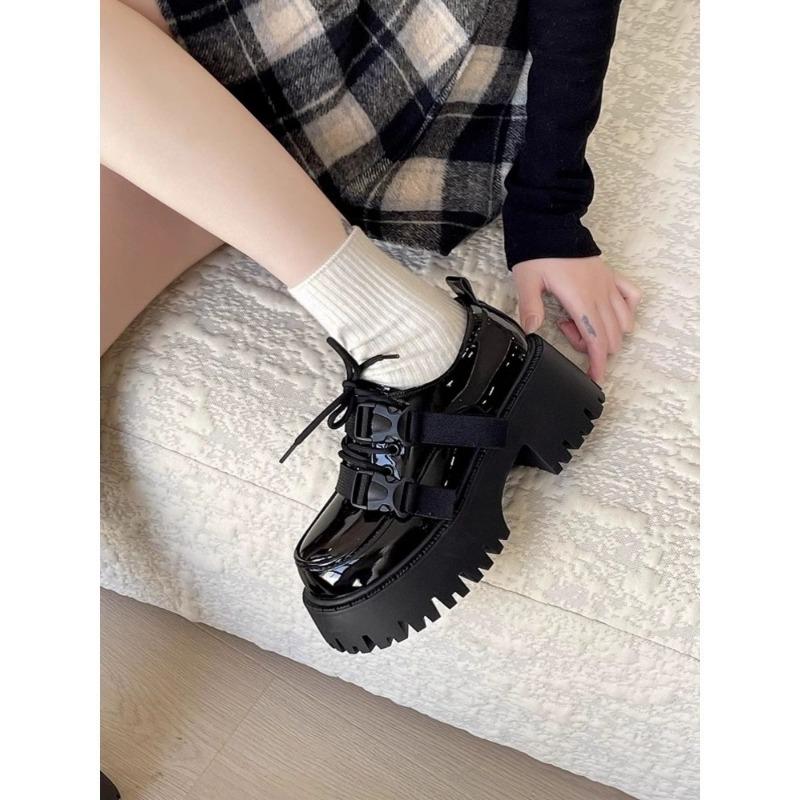 The little man is drunk! What a sweet and cool little leather shoe! Fried street platform locomotive short boots trendy single shoes