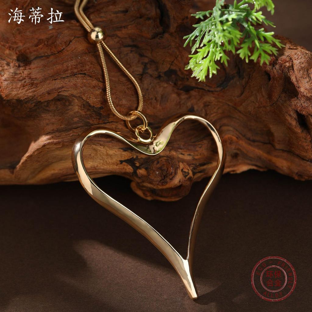 New hollow exaggerated love long necklace, women's hollow heart-shaped versatile long pendant