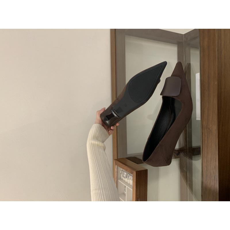 

Thin heel suede French pointed single shoes women s shoes 2025 autumn new temperament versatile light mouth commuting evening shoes 39 темно-коричневого