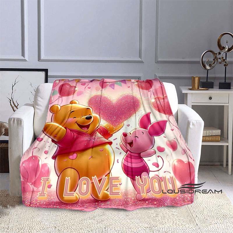 This fun cartoon Pooh Bear blanket is lightweight and breathable, suitable for dormitories, naps, living rooms, offices, and all