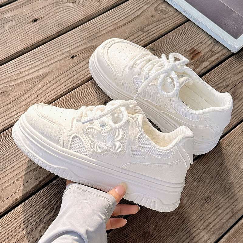 Sommer atmungsaktive Mesh-Schuhe Kinder 2025 neu Sommer kleine weiße Schuhe Plateausohlen Nische vielseitig lässige Sport-Board-Schuhe