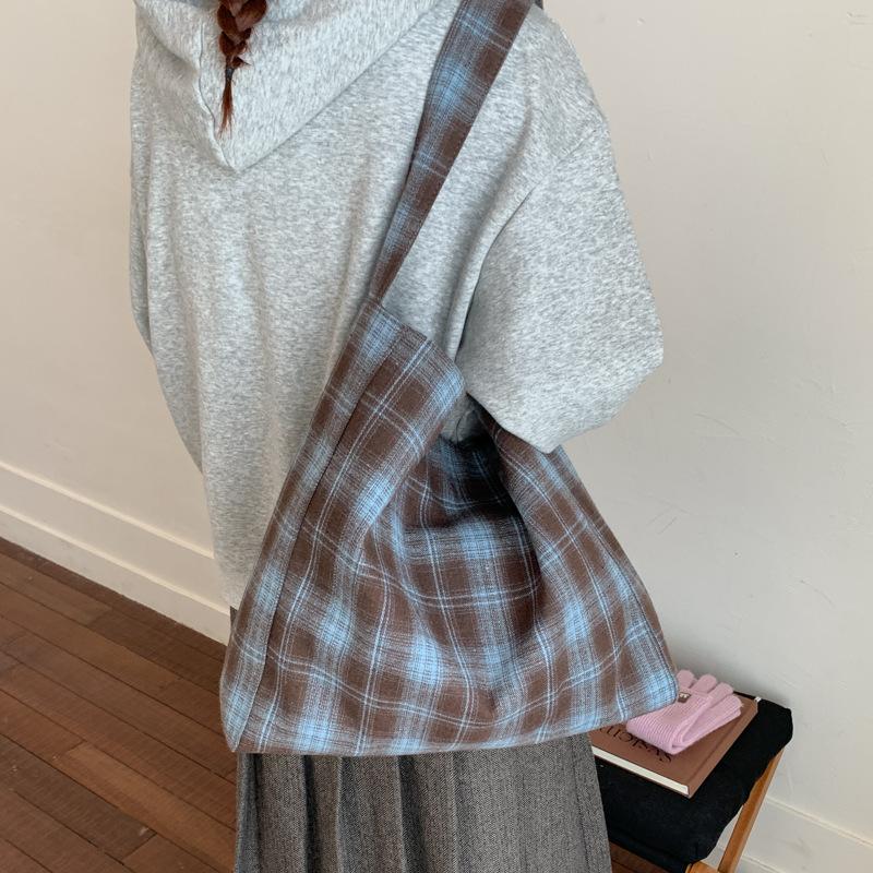 Large capacity plaid canvas bag women's 2025 new autumn and winter retro casual niche shoulder bag commuter tote bag