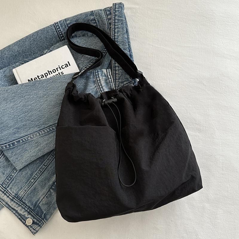 Fashion Drawstring Shoulder Bag Travel Casual Nylon Tote Bag Large Capacity Waterproof Crossbody Bucket Bag Women