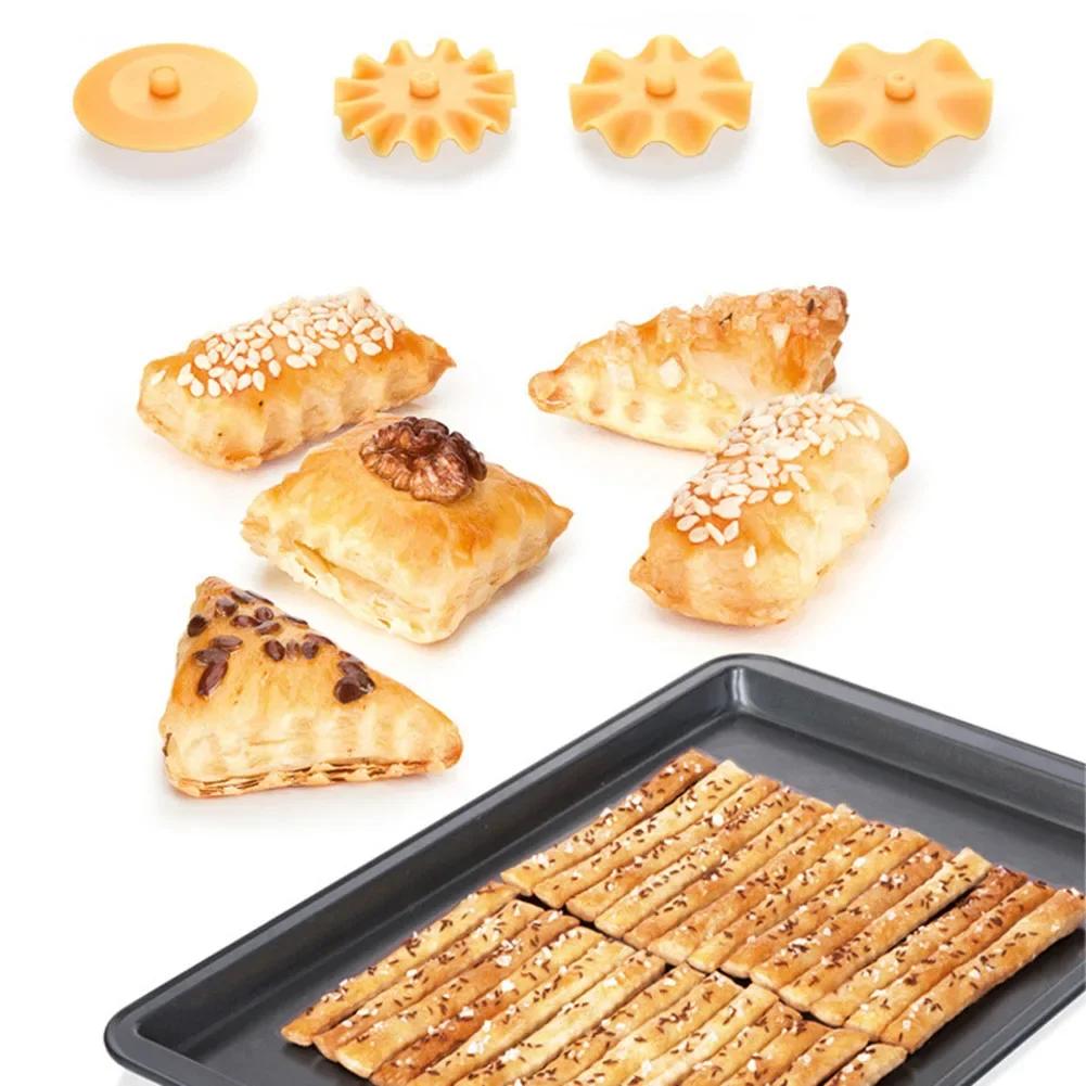 Knedlíky, sušenky, váleček na sušenky, řezací čepel, těsto, kruhový řezač, tahací síťové kolečko, dárkové barové potřeby, pečení, pečivo