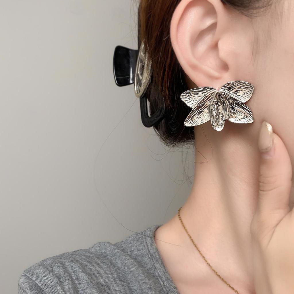 Copper-Plated 18K Gold Leaf Earrings: Stylish Retro Women's Accessory