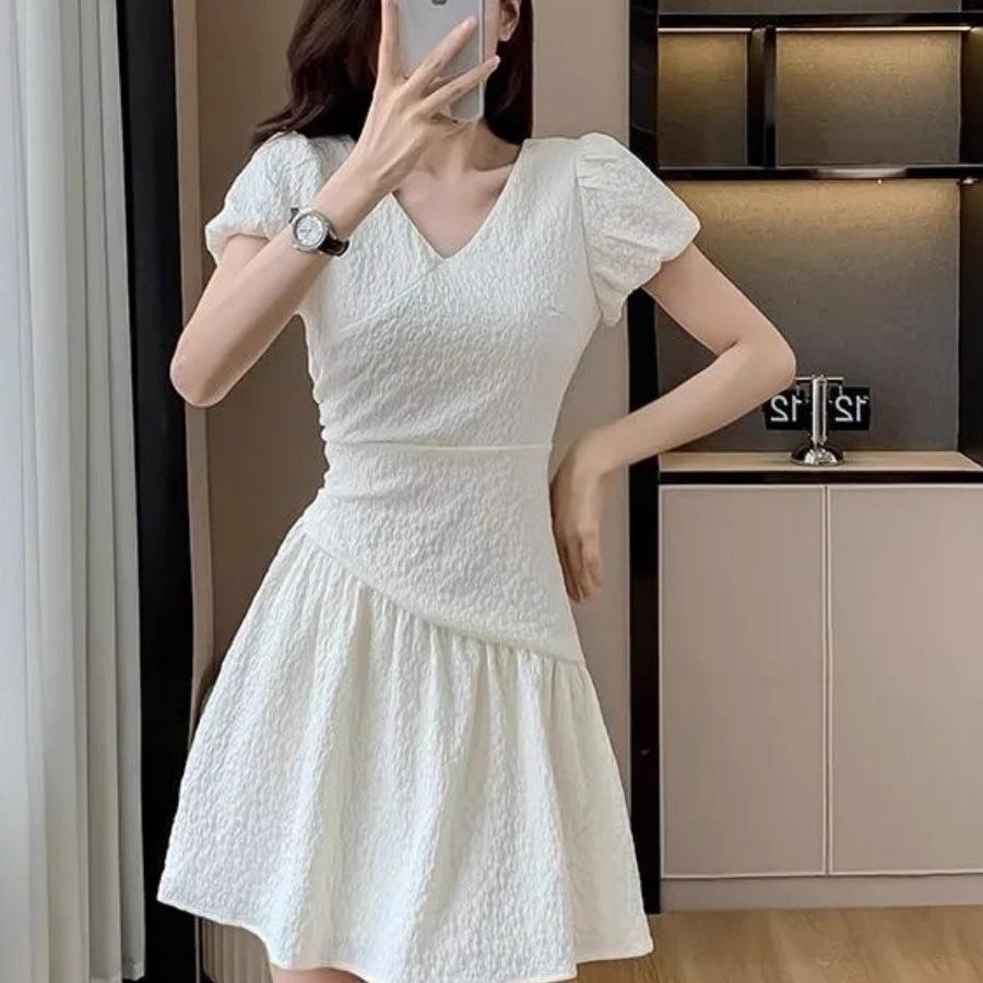 French Retro V-neck Bubble Sleeve Dress for Women's Summer New Pleated Waist and Thin A-shaped Short Skirt