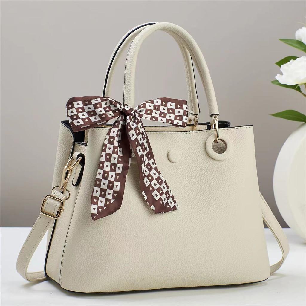 Chic Daily Use Shoulder Bag For Women Unique Design With Double Straps And Stylish Lock