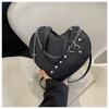 Sac à bandoulière vintage en cuir PU noir avec chaîne et rivets en forme de cœur, sac fourre-tout gothique, grande capacité, sac à main portable pour femmes