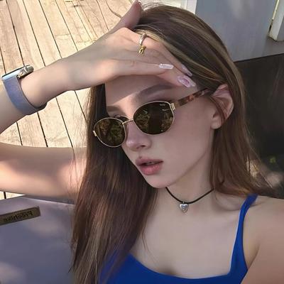 Lunettes de soleil Femmes Tendance Métal Lunettes de soleil Hommes Extérieur Marque de Luxe Design Mode Décoratif Rétro Ovale Pare-soleil Lunettes Uv400