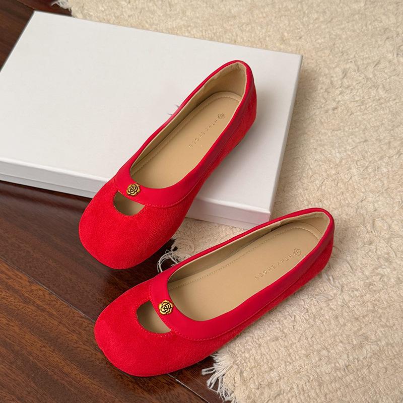 

Single shoes women s 2025 new spring flat-bottomed one-pedal skirt hollow Mary Jane women s shoes French evening wind beanie shoes 40 красный