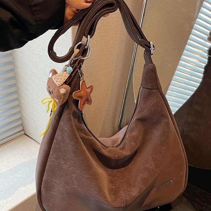 Women's bag new retro commuter versatile fashion niche large-capacity casual shoulder messenger bag