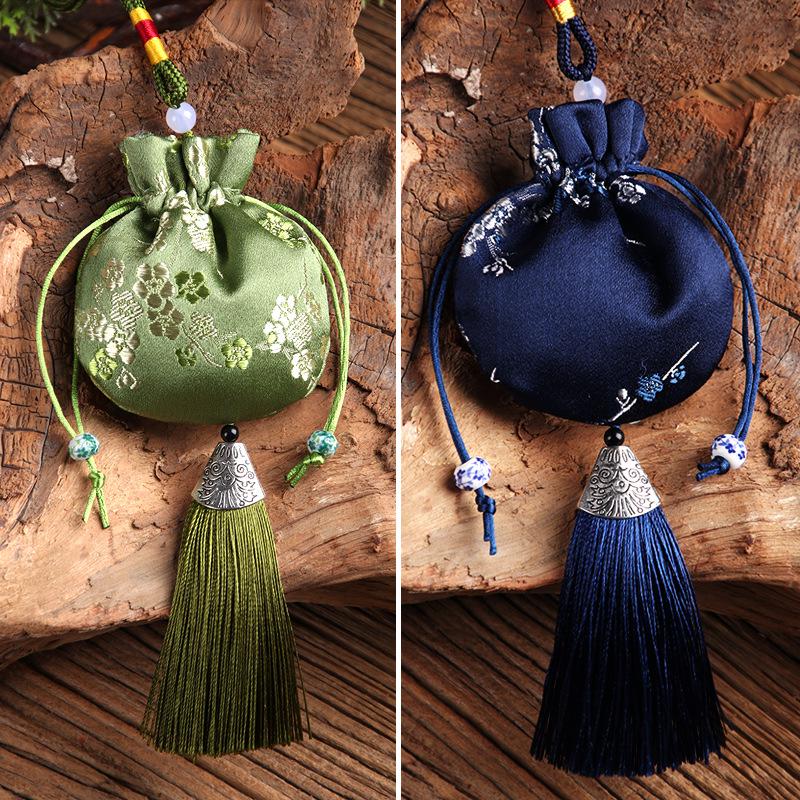 Dragon Boat Festival Mugwort Sachet: Traditional Hanging Ornament with Dried Flowers