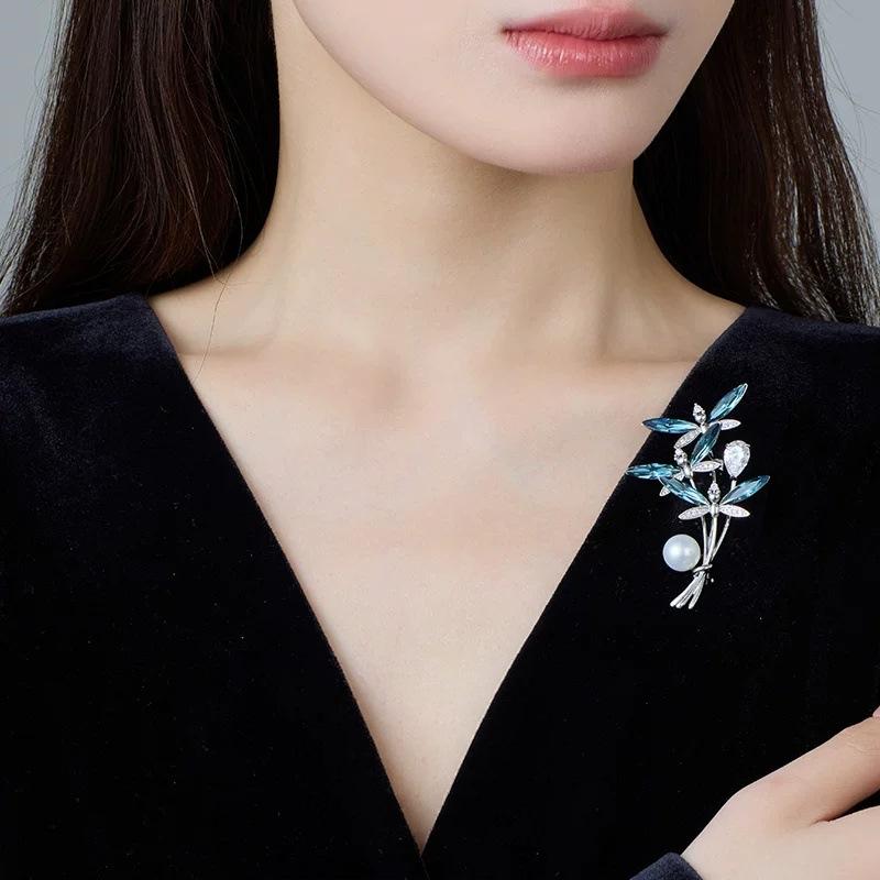 Blue Crystal Dragonfly Brooch - Elegant and Versatile Pearl Corsage with Luxurious Design Brooch
