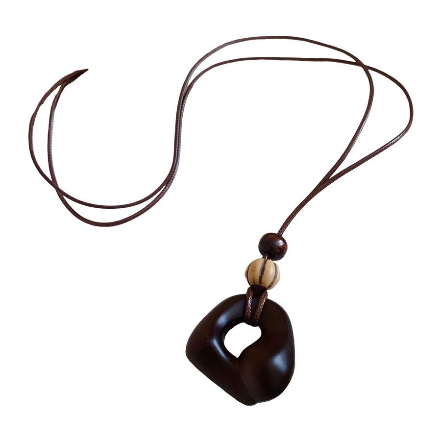 Autumn and winter retro irregular hollow resin pendant necklace light luxury high-end sweater chain fashion versatile necklace women
