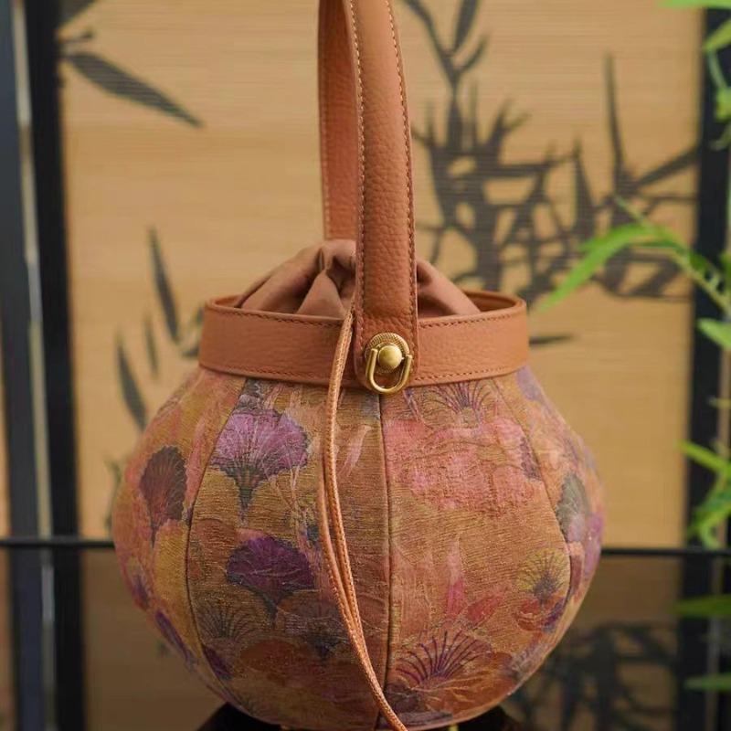 Handmade high-end goods~ Intangible Cultural Heritage fragrant cloud yarn silk national style lantern bag new Chinese high-end hand bag niche design