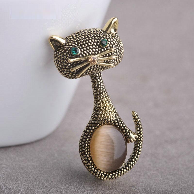 Retro Green Eyes Cat Brooch Universal Animal Alloy Badge Fashionable and Versatile Clothes Bag Accessories Brooch enamel pins
