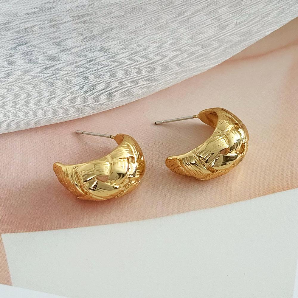 European & American Retro Brushed Woven Texture Minimalist Hollow C-Shaped Earrings for Women
