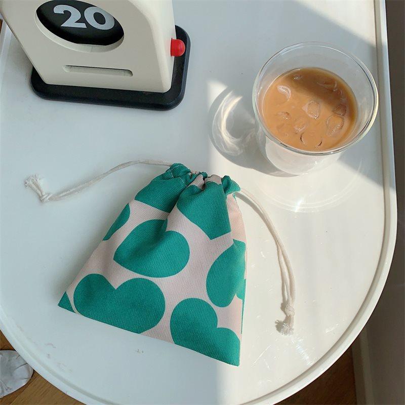

Retro Small Drawstring Cosmetic Bag With Adorable Heart Pattern For Everyday Use Green Heart