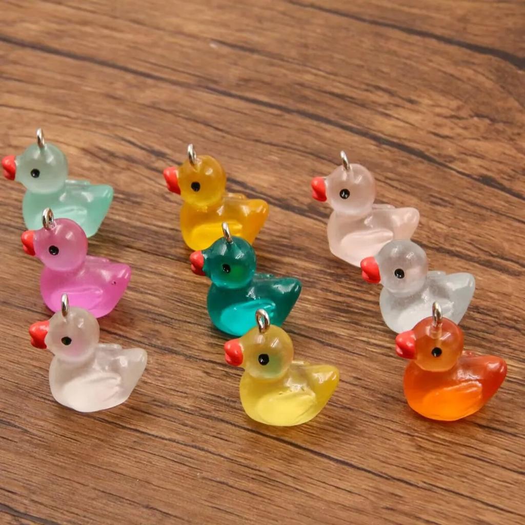 XP 5 Stück Mix Süße Ente Harz Ohrring Anhänger DIY Zubehör Kawaii 3D Handy Schlüsselanhänger Armbänder Anhänger Für Schmuckherstellung Perlen