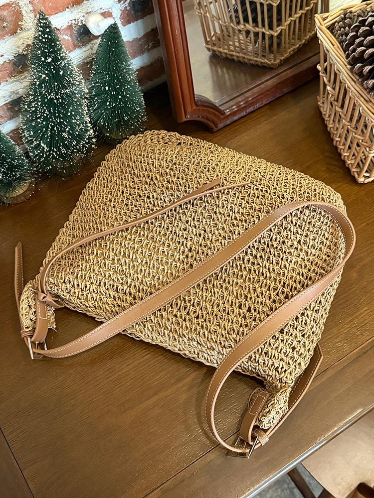 Large capacity summer seaside vacation woven bag new high-end messenger straw bag niche commuter shoulder bag