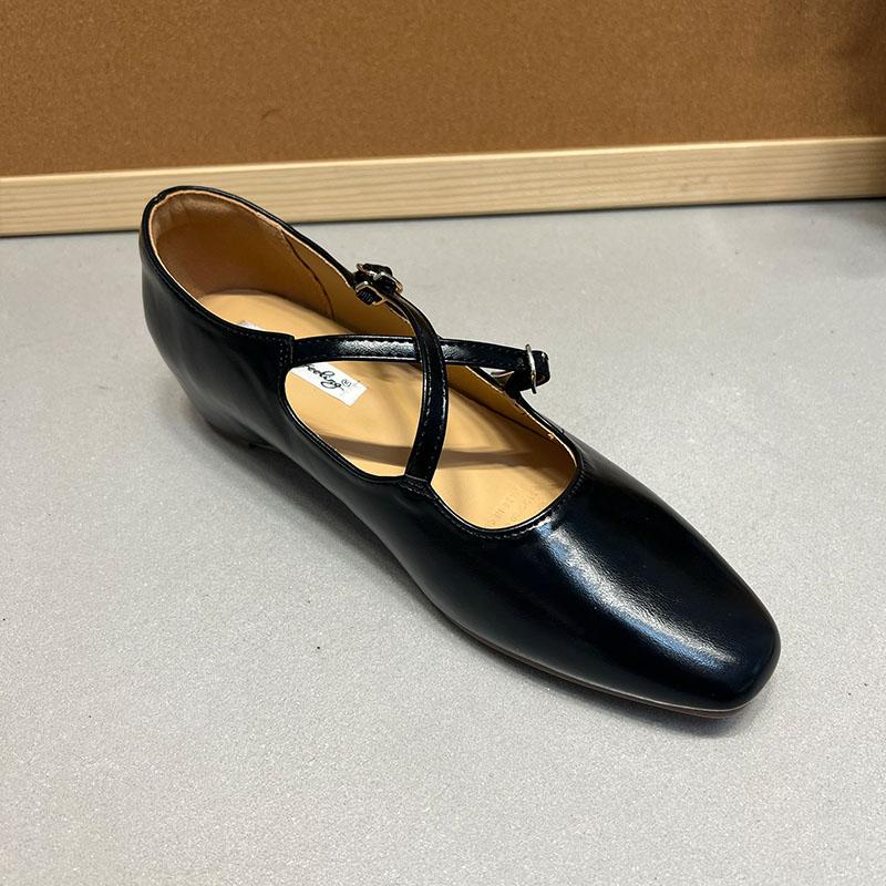 

Мода 2025 Новые туфли Мэри Джейн на ремешке с пряжкой, женская обувь с увеличением роста, женская мягкая модная неглубокая женская обувь на плоской подошве 35 чёрный